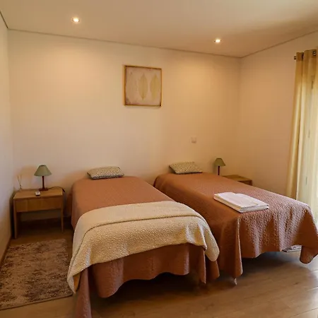 A 50 Metros Do Santuario De Fátima