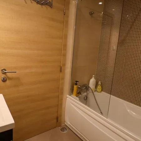 A 50 Metros Do Santuario De Daire Fátima