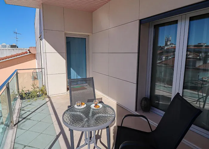 A 50 Metros Do Santuário De * Fátima