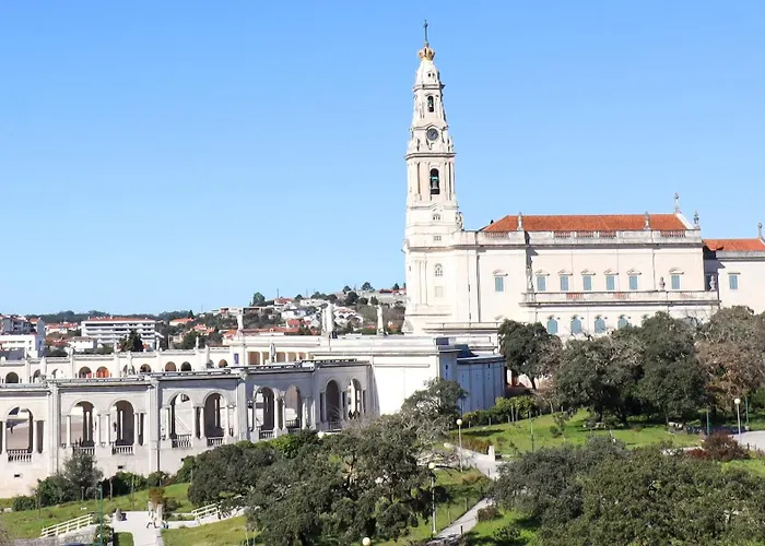 A 50 Metros Do Santuário De *